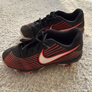 Gently Worn NIKE Fastflex HyperDiamond 3 Youth Black/Red Softball Spikes- 1.5Y